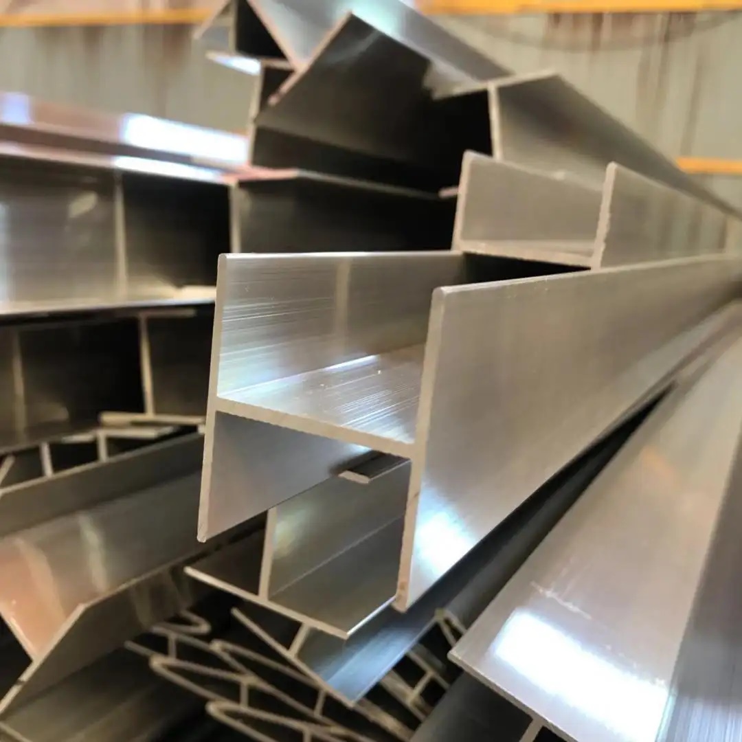 I shape aluminum profile (15) Ich forme Aluminiumprofil (15)