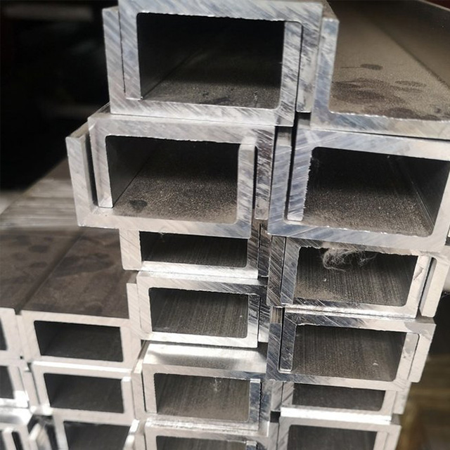 U shape aluminum profile (11) U-förmiges Aluminiumprofil (11)