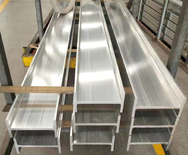 I shape aluminum profile (18) Ich forme Aluminiumprofil (18)